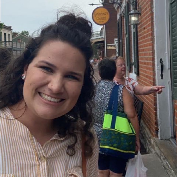 Meet your Posher, Amy - Picture 1 of 1